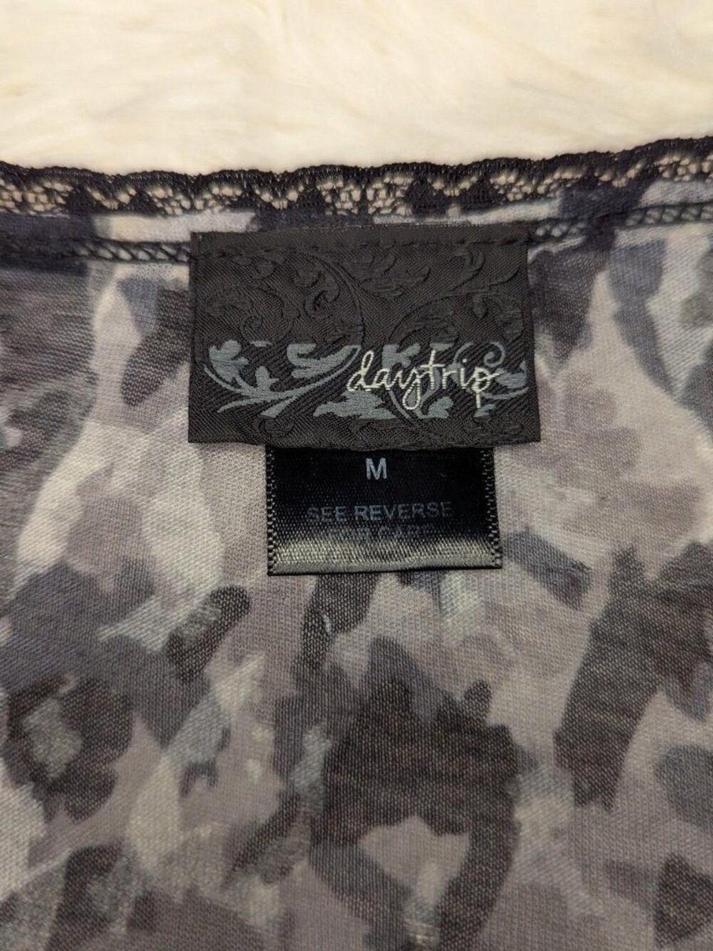 Black and red leopard print lace long sleeve - Picture 4 of 8